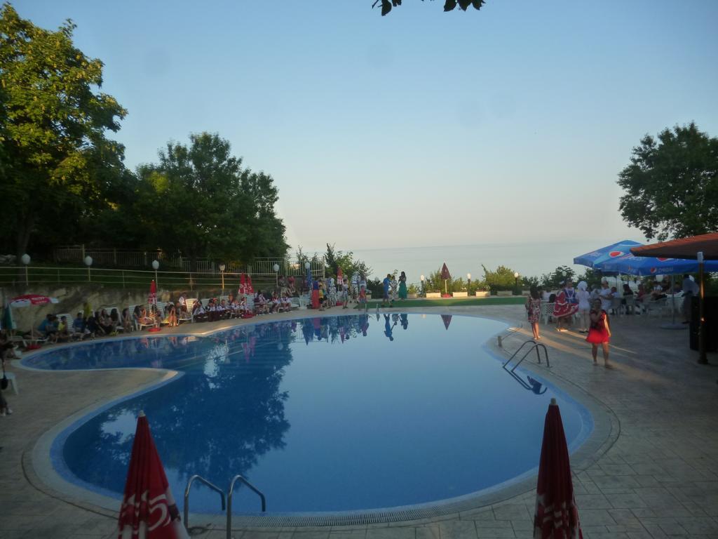 Ahilea Hotel - Free Pool Access Балчик Екстер'єр фото