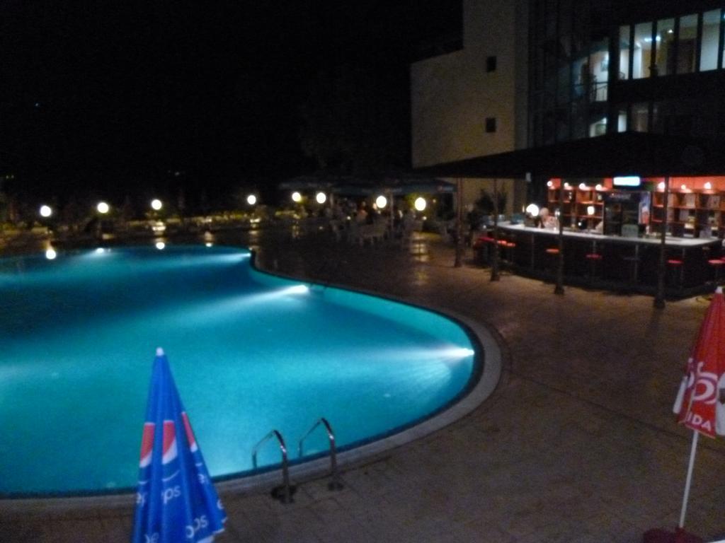 Ahilea Hotel - Free Pool Access Балчик Екстер'єр фото
